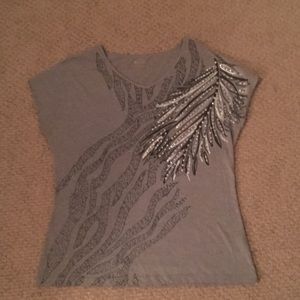 grey t shirt